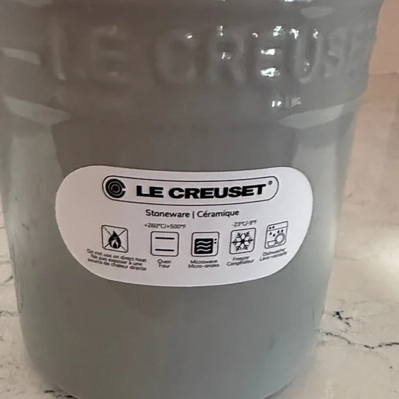 Le Creuset Stoneware in Pistache - Picture 5 of 5